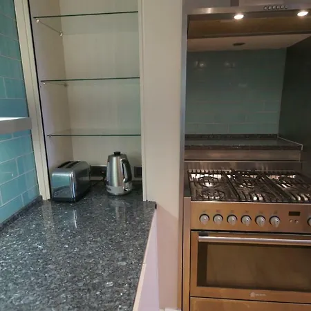 Spacious 2 Bed Apt Next To Royal Mile & Waverley Edinburgh Exterior photo