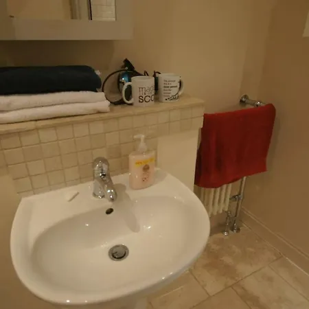 Spacious 2 Bed Apt Next To Royal Mile & Waverley Edinburgh Exterior photo