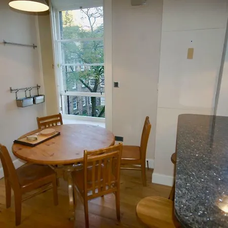 Spacious 2 Bed Apt Next To Royal Mile & Waverley Edinburgh Exterior photo