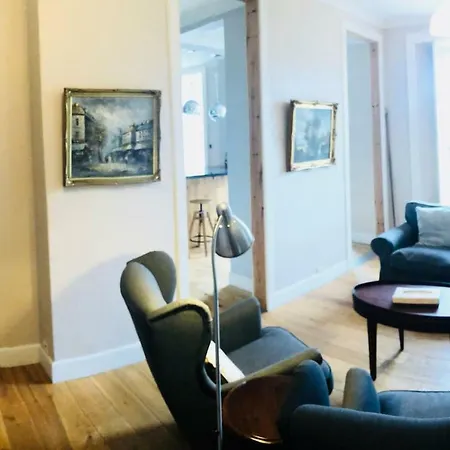 Spacious 2 Bed Apt Next To Royal Mile & Waverley Edinburgh Exterior photo