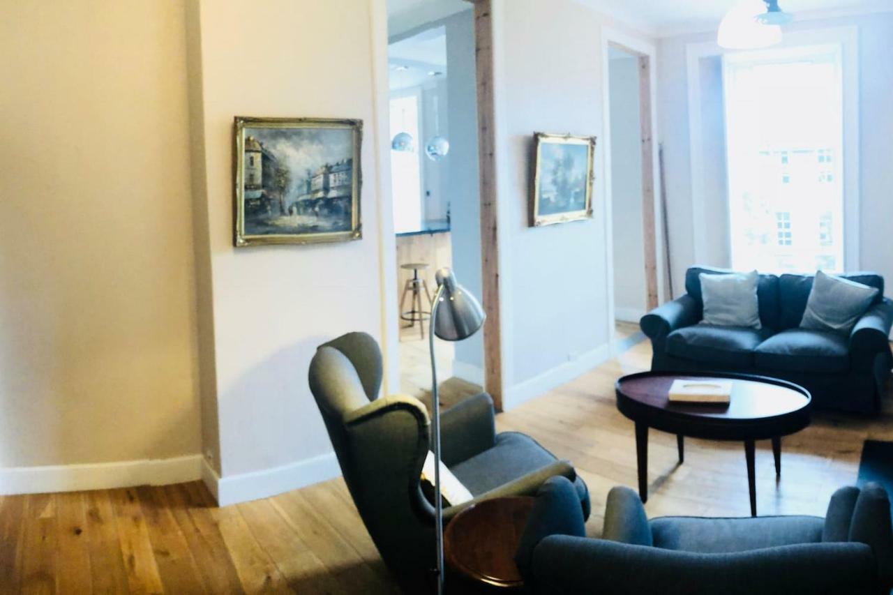 Spacious 2 Bed Next To Royal Mile & Waverley Apartamento Edimburgo